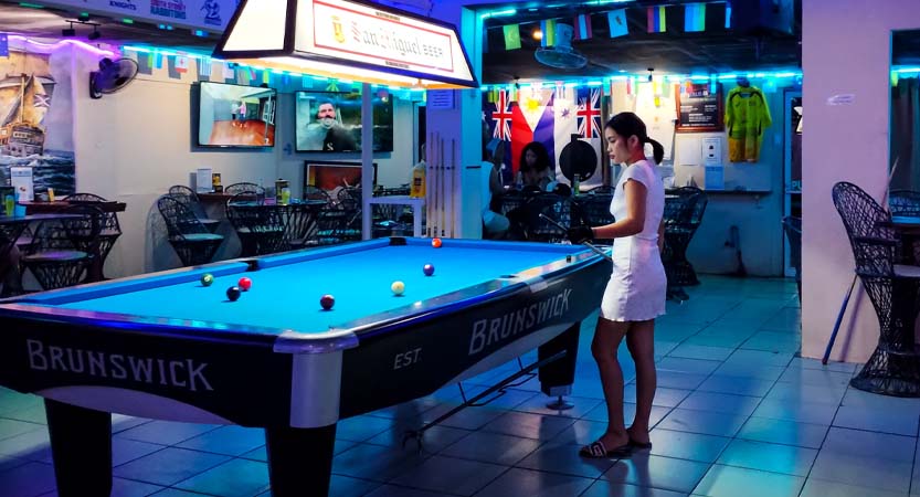 Ready Steady Travel - Adventures in The Philippines, Angeles City: Restaurant/Bar Review New Moon Bar